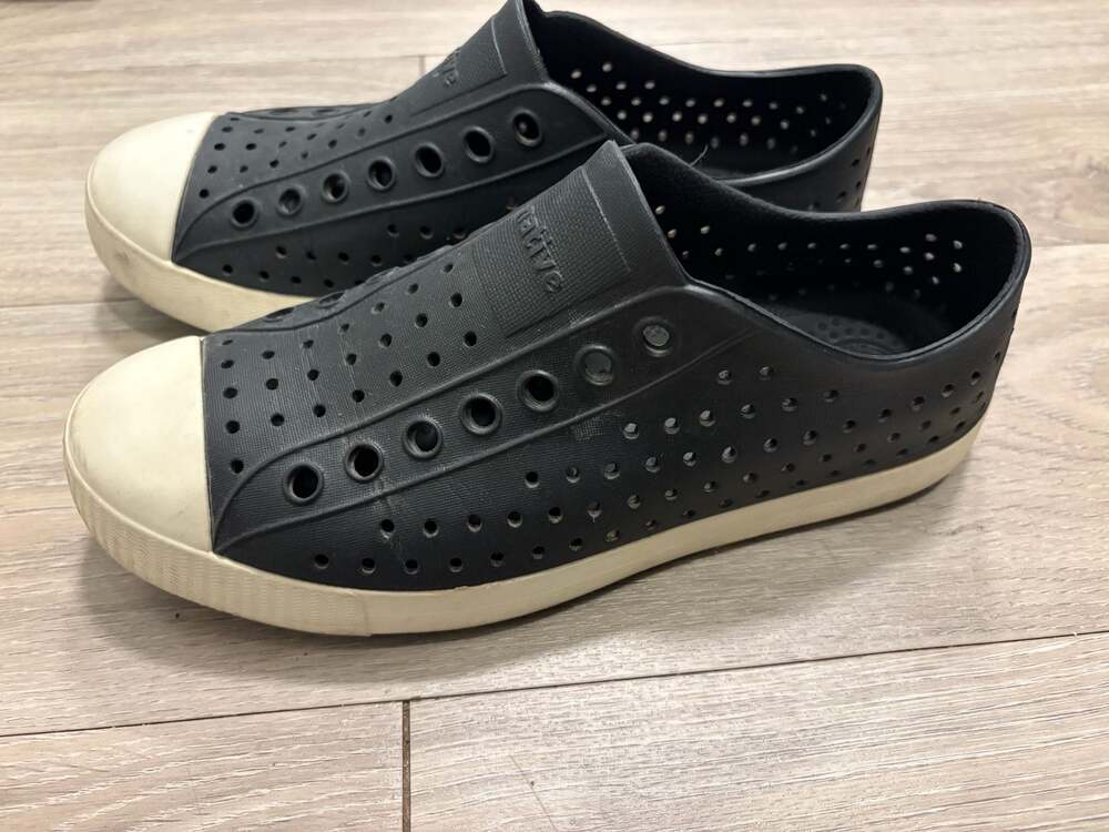 Native Jefferson Slip-On Shoes Black/White Size M6/W8